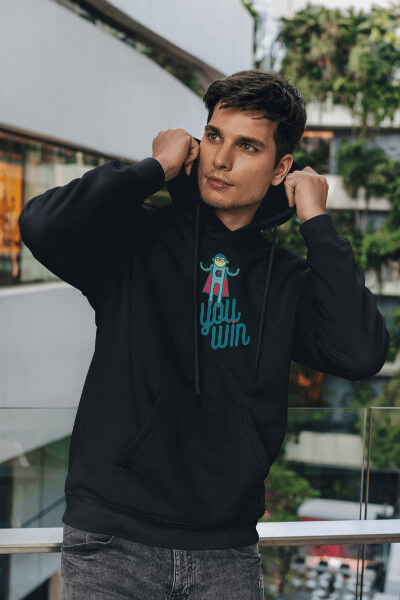 Jeune geek dans son hoodie